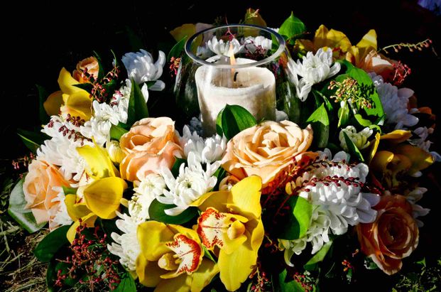 flores y vela
